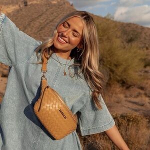 ✨SOLD✨ NWT Poppy & Peonies Woven Camel Sidekick Bag / Fanny Pack Limited Edition